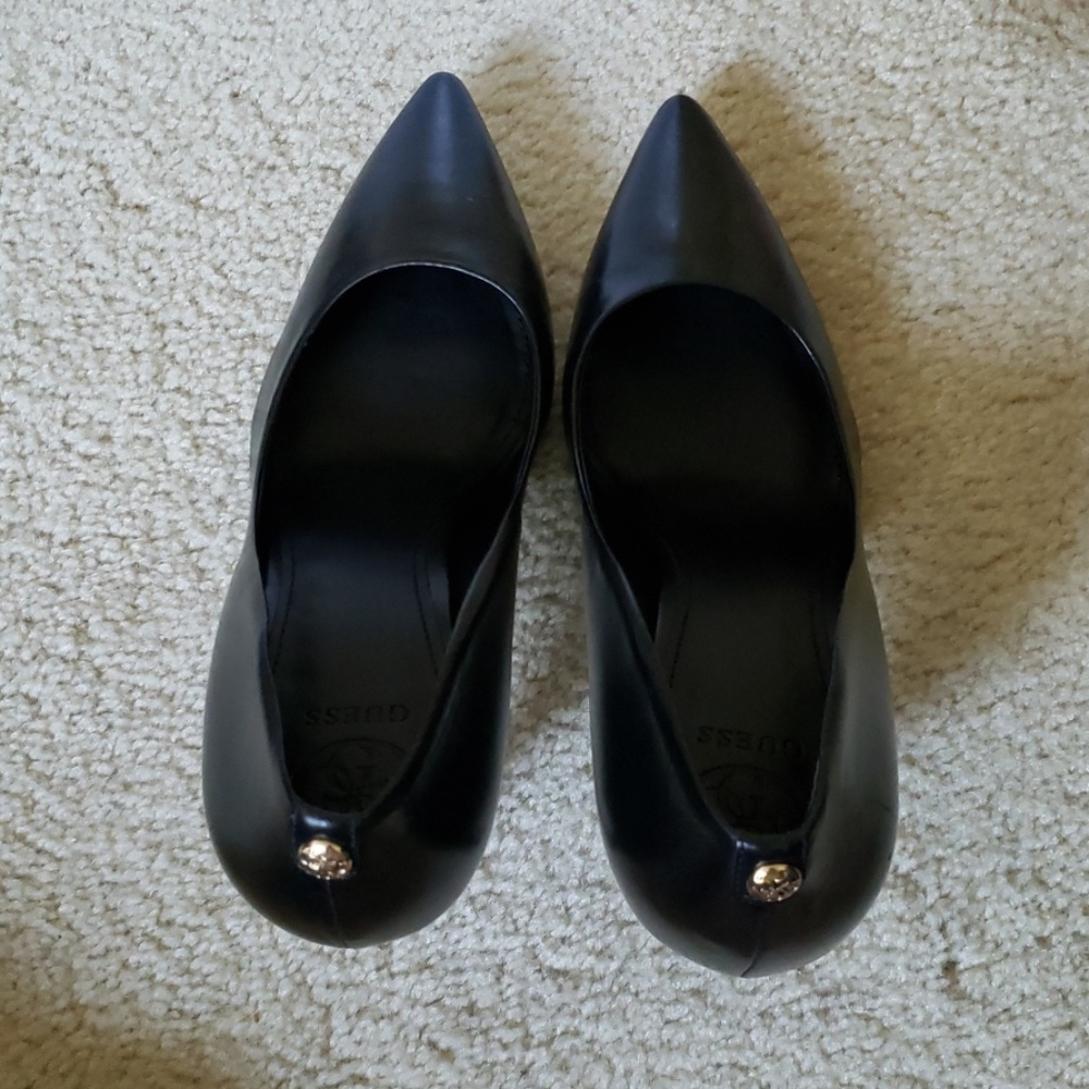 Classic Guess heels - Picture 2 of 5